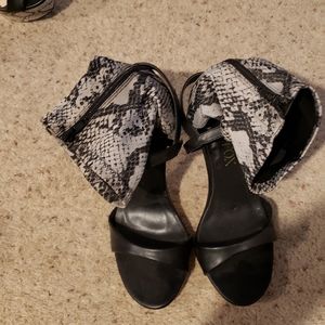 Paper Fox lizard print heels, 7. NWT.